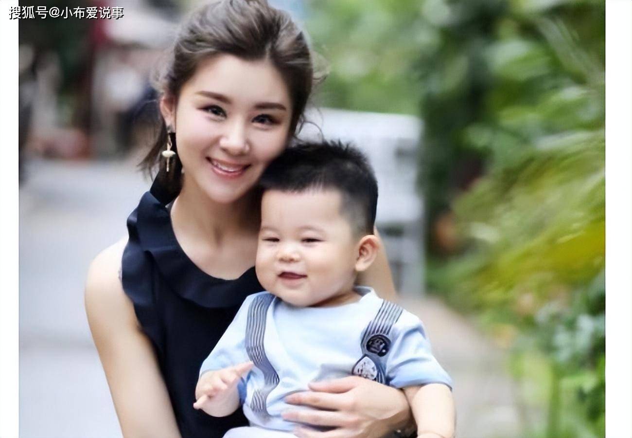 李小龙的女儿(李小龙的女儿李香凝现在在那里生活)